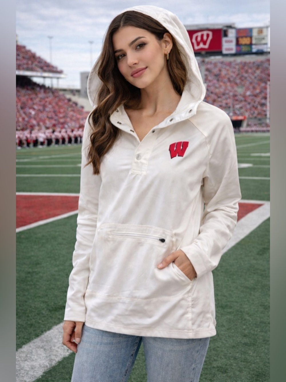Under Armour Wisconsin Badgers White Hoodie Jacket Women’s Small